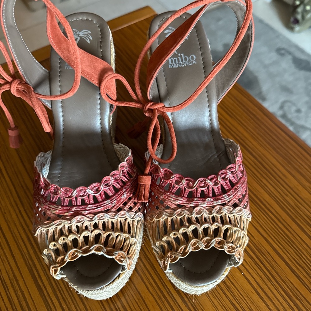 Beautiful Mibo Menorca wedge sandals!